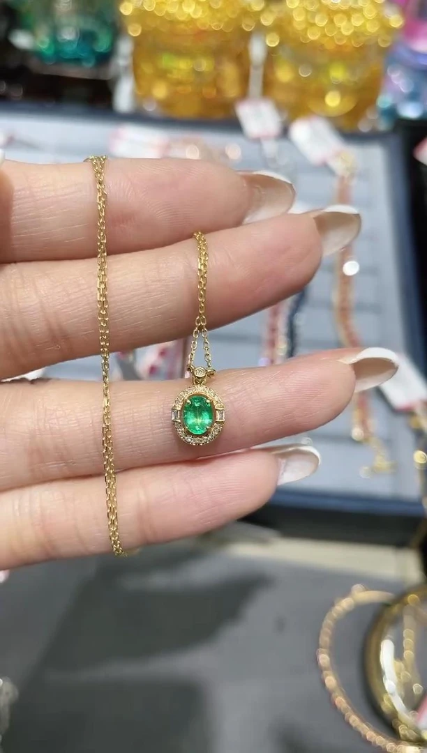 18K金镶嵌天然祖母绿项链