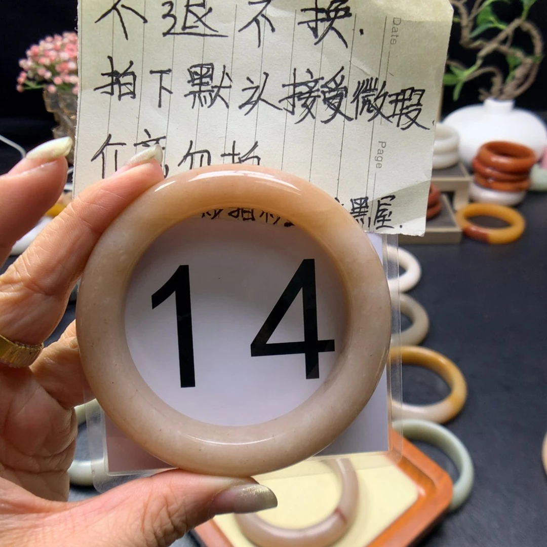 石英质玉手镯未镶嵌身****刘