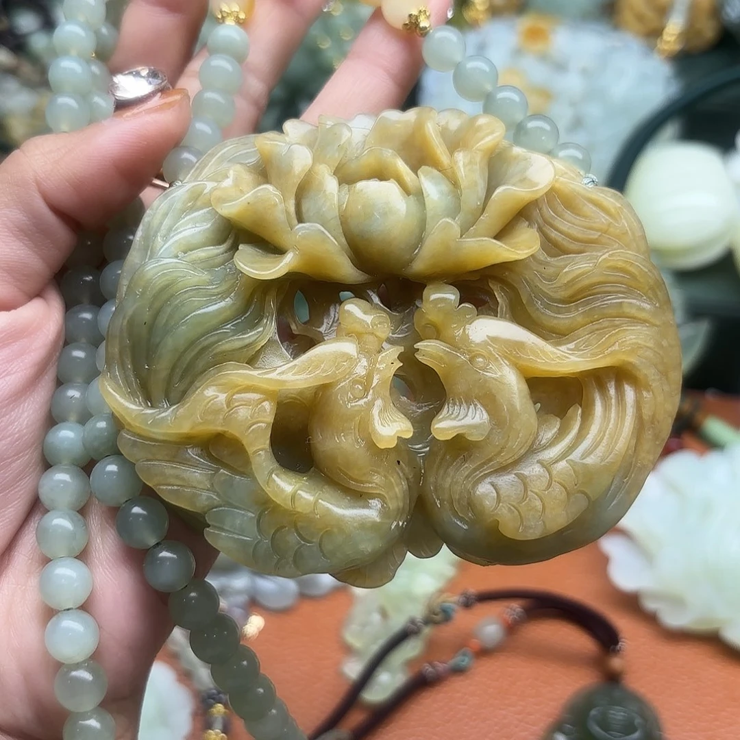 妍***妍蛇纹石玉未镶嵌吊坠