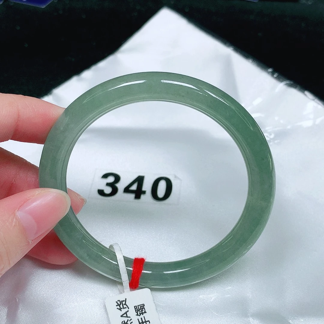 翡翠未镶嵌手镯（圆镯）