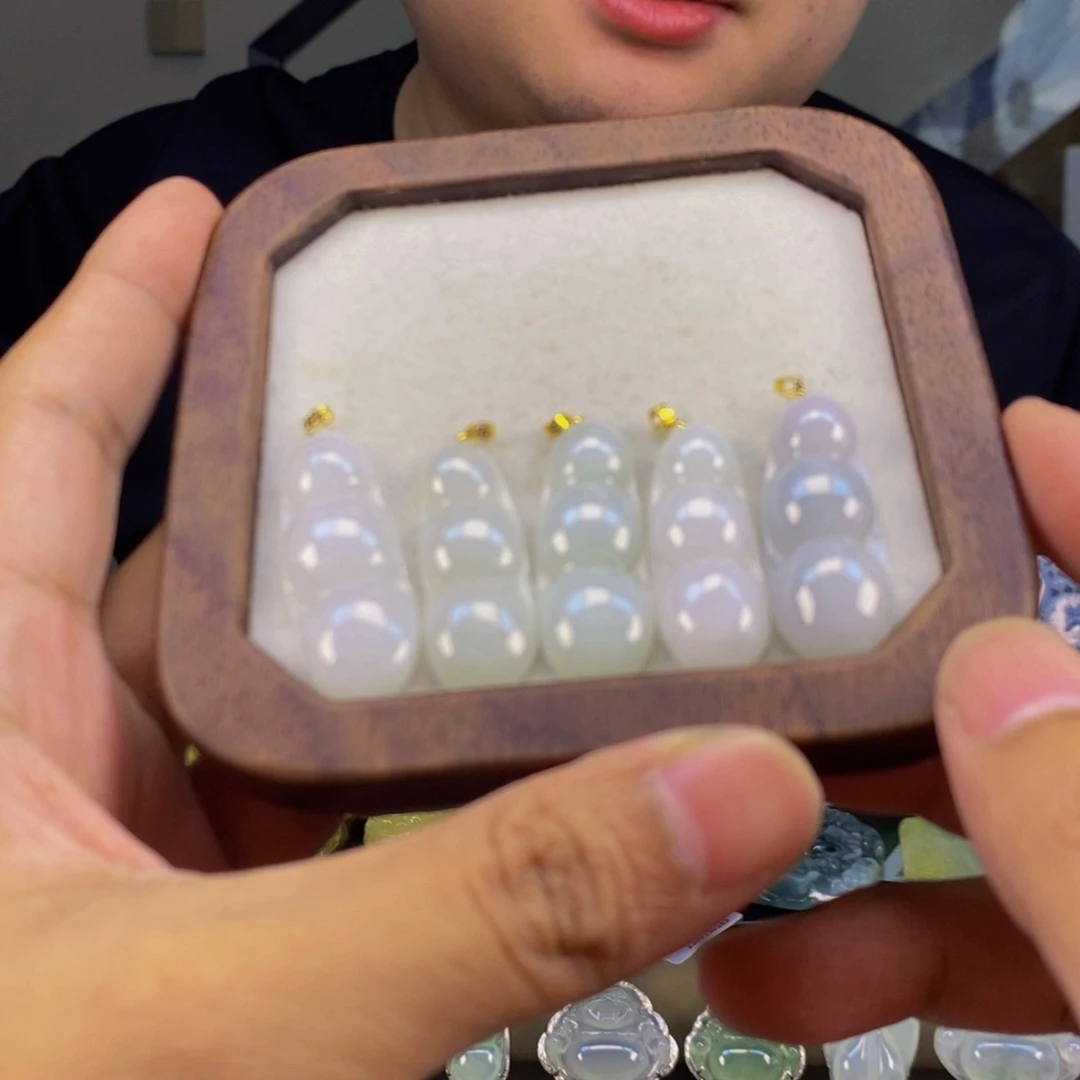 翡翠未镶嵌颈饰豆子 多样性发其一