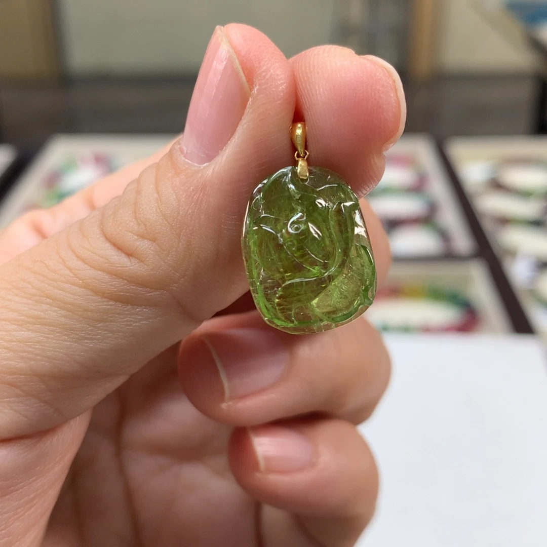 碧玺18K金镶嵌颈饰吊坠