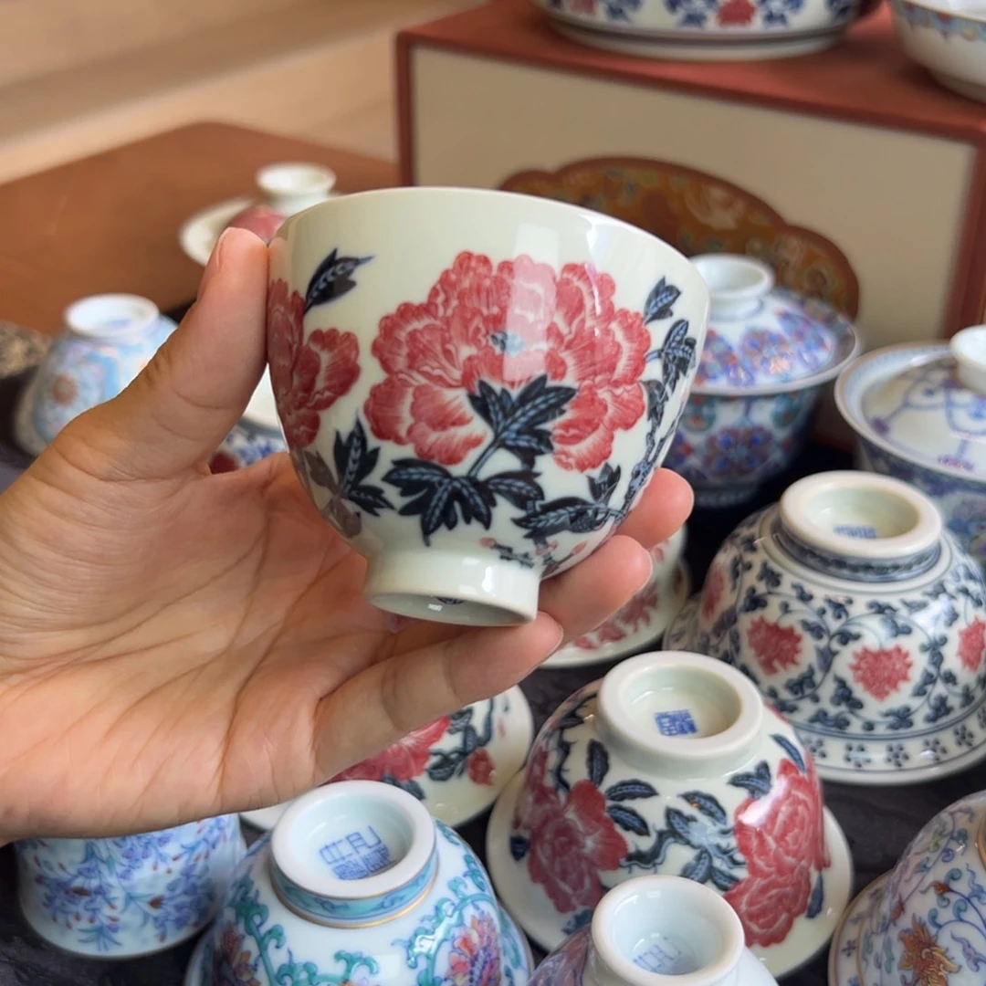 正绎堂釉里红牡丹鸡心杯