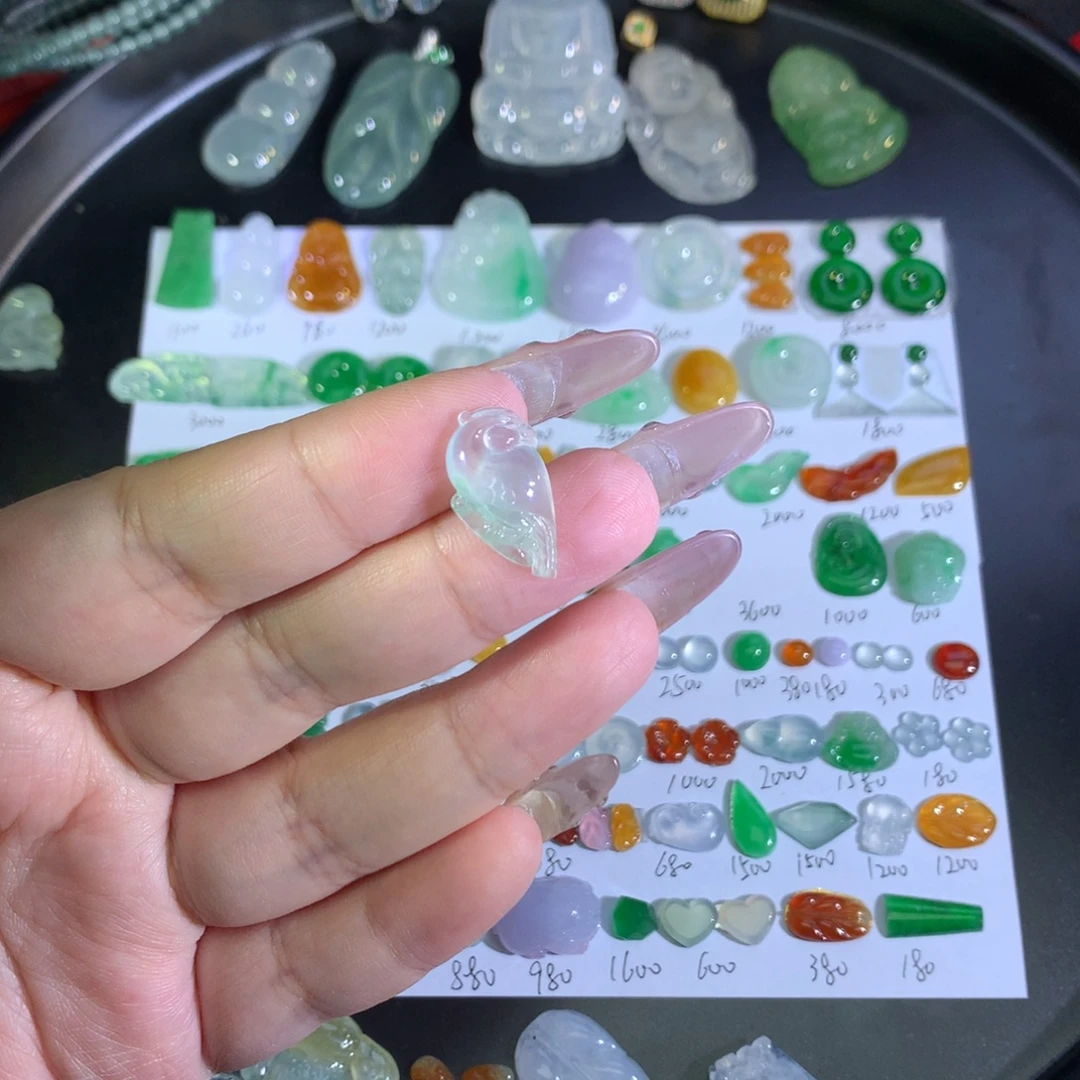 翡翠裸石未镶嵌鹦鹉