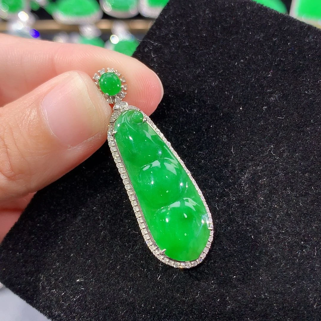 翡翠18K金镶嵌颈饰