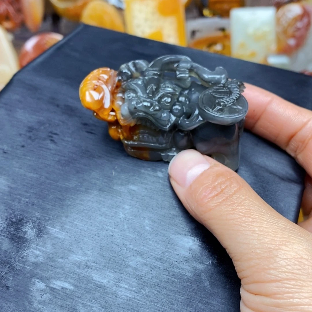 石英质玉（黄龙玉）颈饰未镶嵌