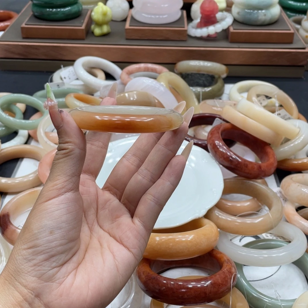 L***೨石英质玉手镯未镶嵌