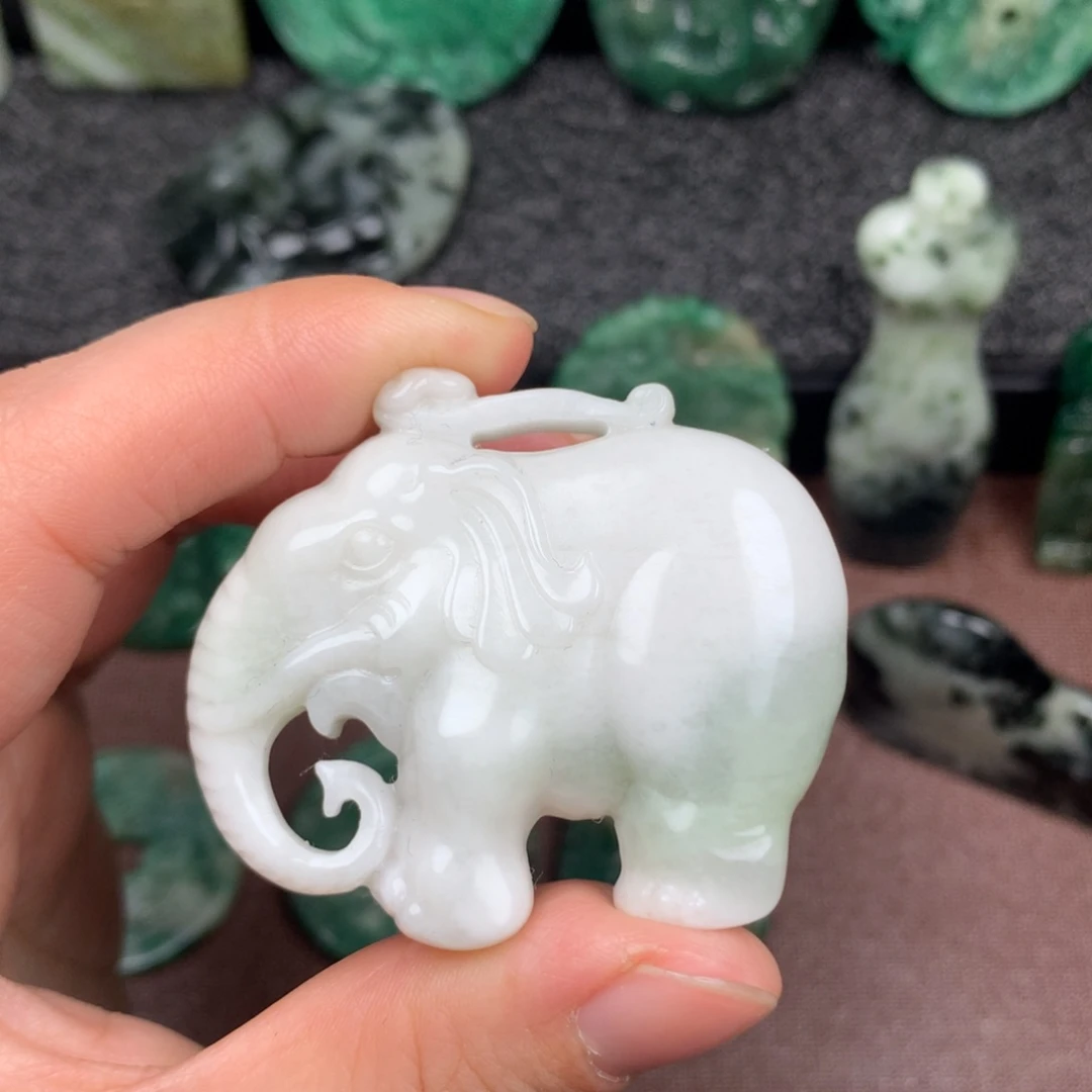 独山玉未镶嵌颈饰