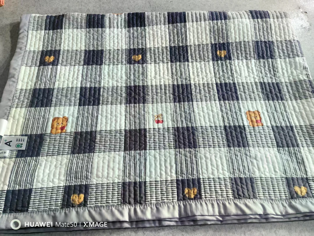 简约熊头150*200莫代尔棉加厚绗缝床盖