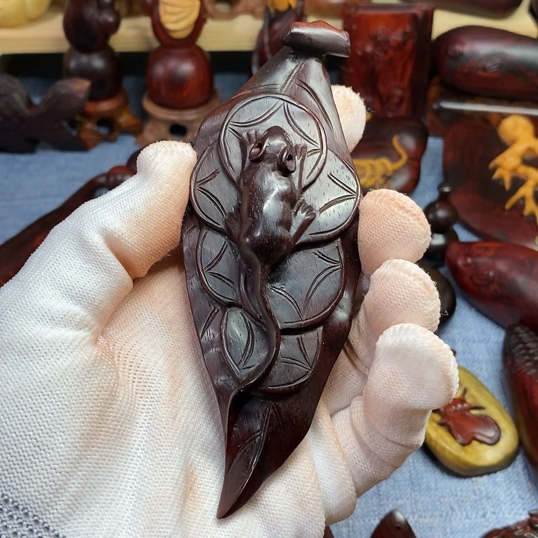 桐*印度小叶紫檀树叶老鼠