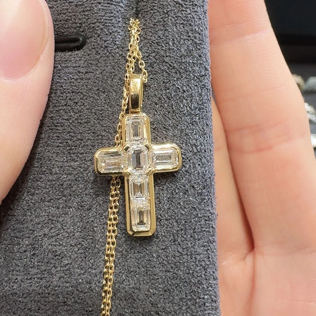 颈饰18K金镶嵌实验室培育钻石祖切十字架k黄