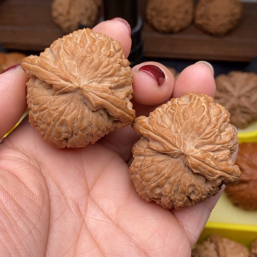 【闪购商品】桃核把件白狮子文玩核桃