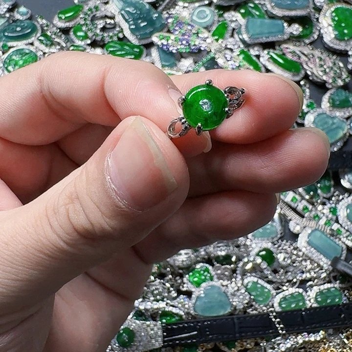 翡翠颈饰未镶嵌天然A货翡翠放漏