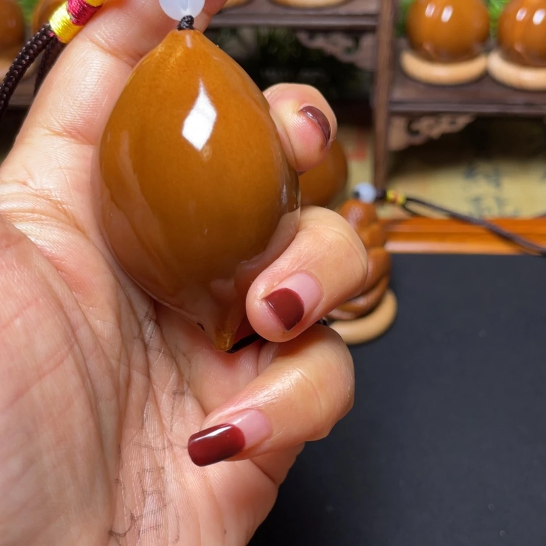 橄榄核吊坠一线天35穿配