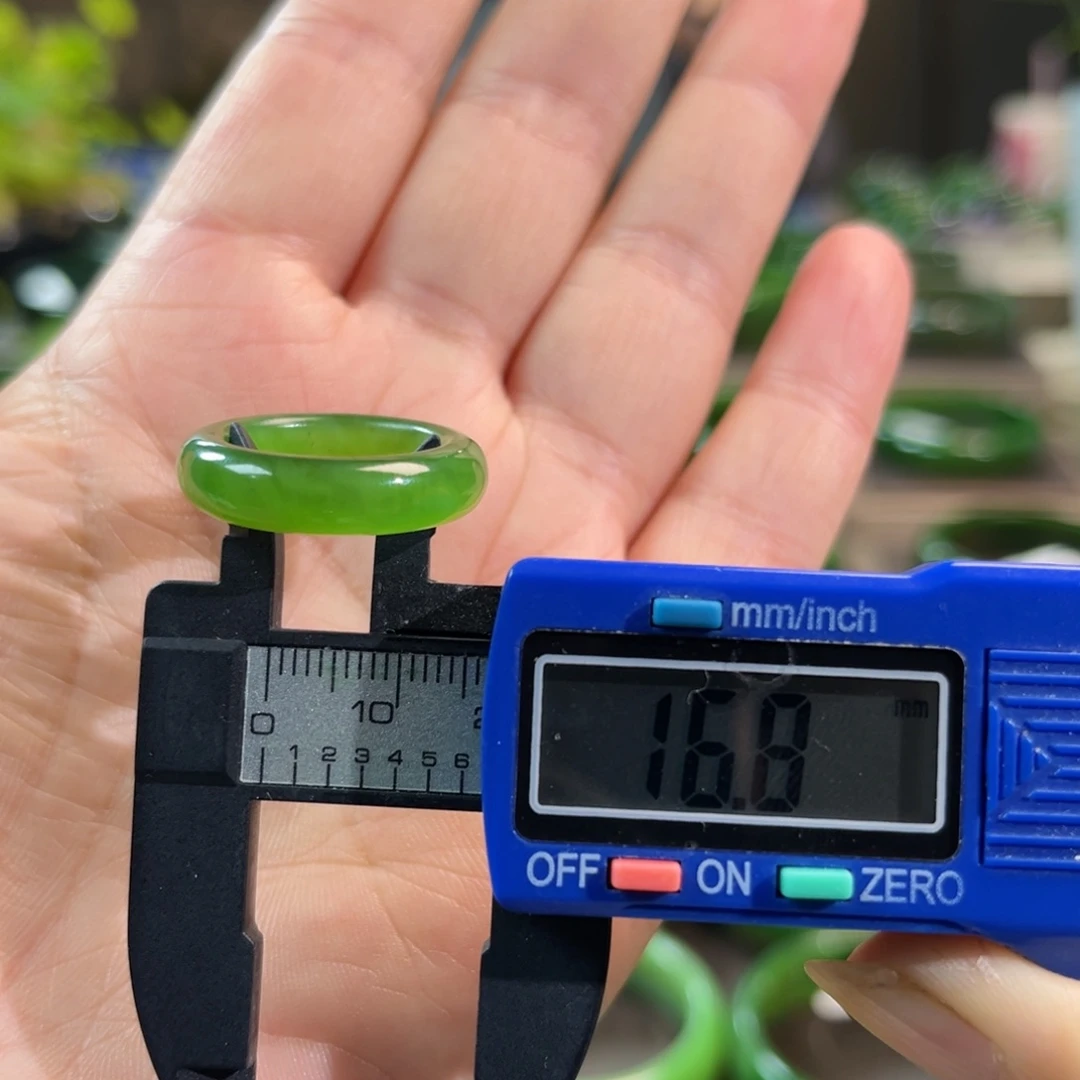 未镶嵌戒指和田玉（碧玉）