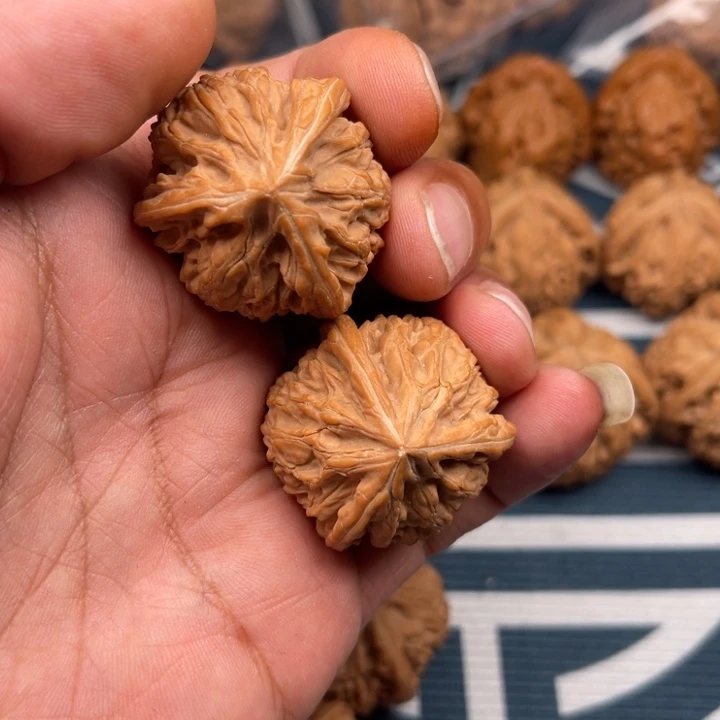 文玩核桃吊坠?*三棱