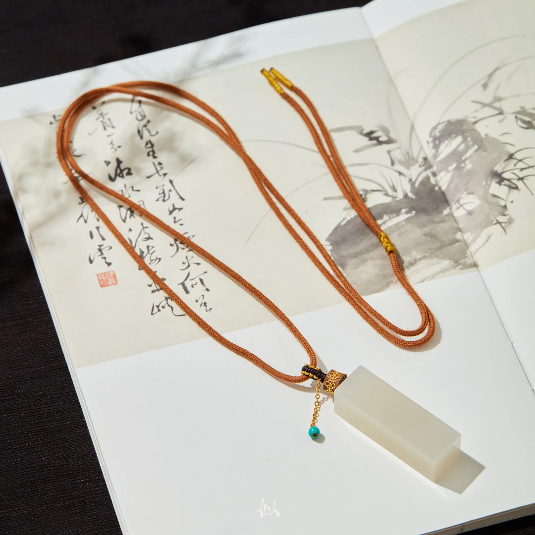 L【方寸】·似梓珠宝· 18K藕粉印章编绳吊坠 XYGD325014-C