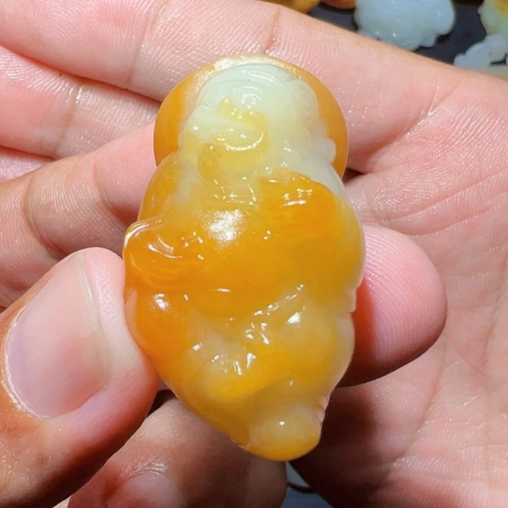 颈饰未镶嵌和田玉?**月