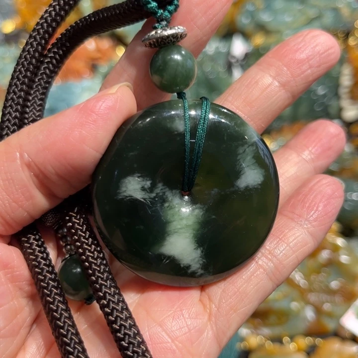 岫玉未镶嵌岫玉吊坠