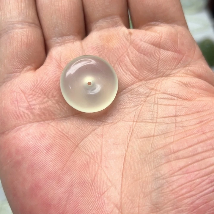 蛇纹石玉颈饰未镶嵌牛***斯