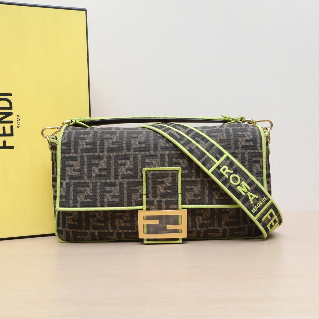 95新 FENDI/芬迪 小花Jerry活动法棍包 大号 老花 帆布