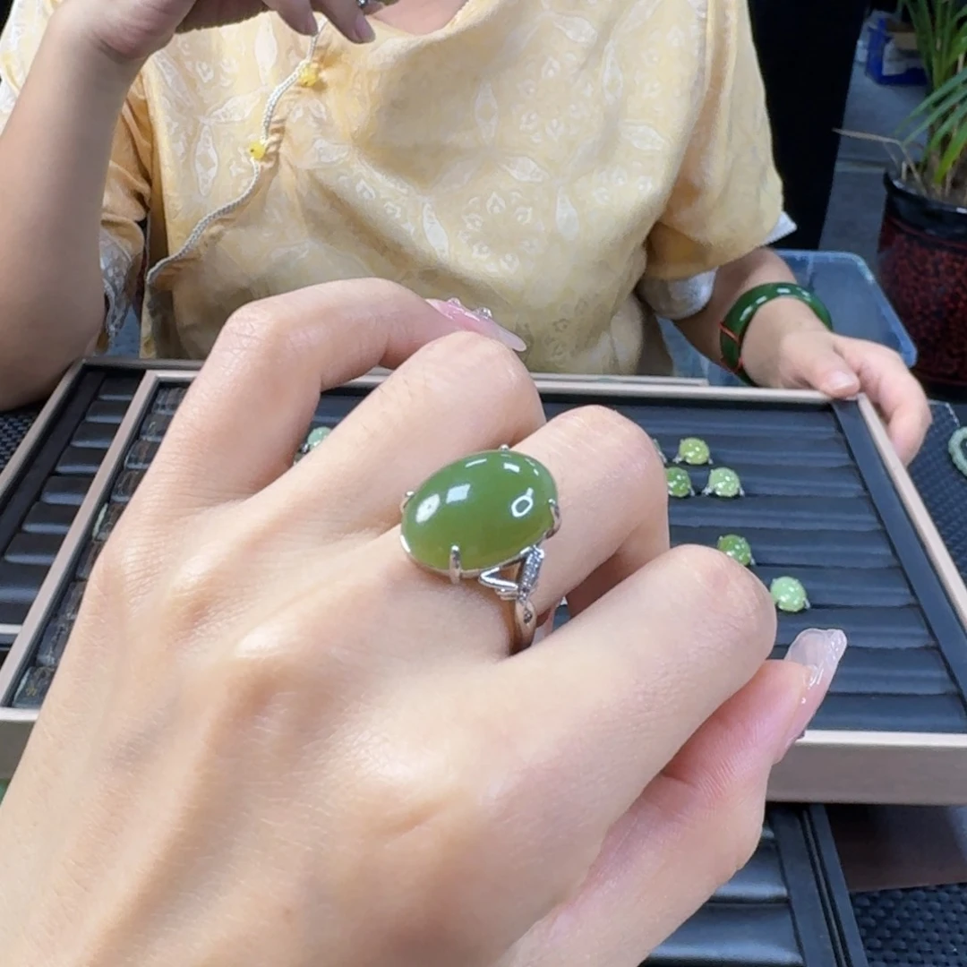 和田玉戒指合金发其一