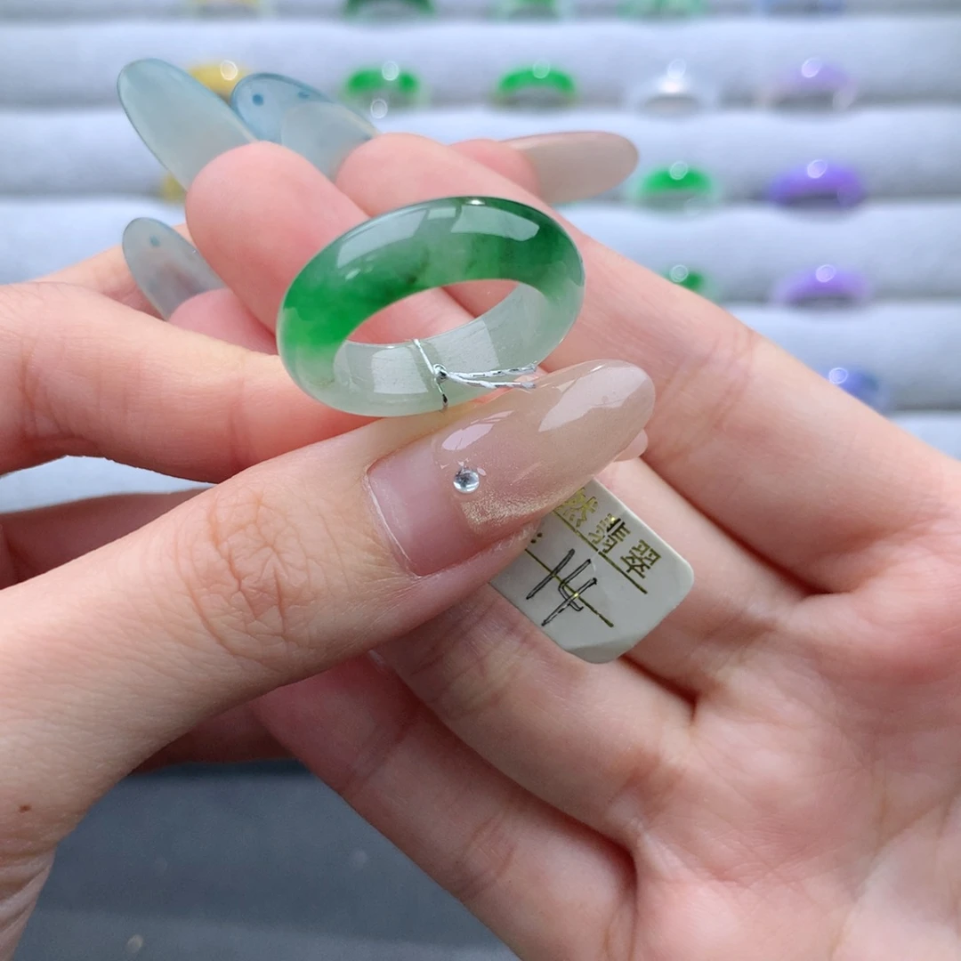 未镶嵌戒指翡翠戒指