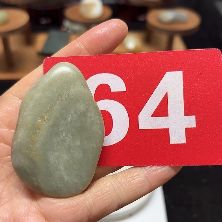 和田玉未镶嵌把件