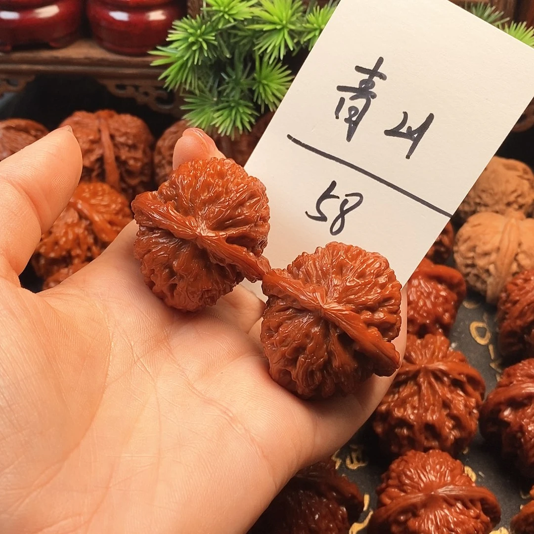 ****山把件文玩核桃白狮子青