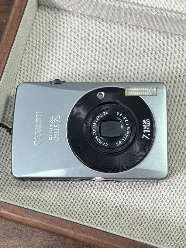 9新 Canon/佳能 ixus75 银黑色 复古ccd数码相机