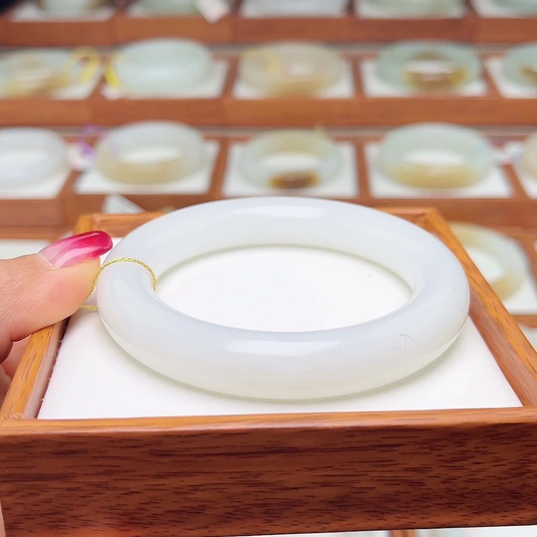 和田玉手镯未镶嵌57.5