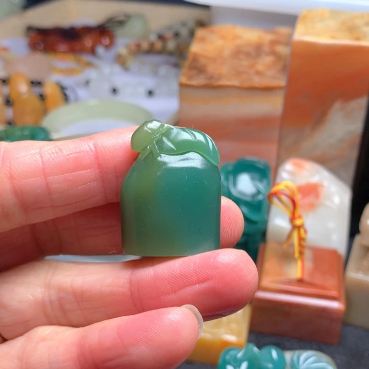 四川石晗****博小小小章印上了一个