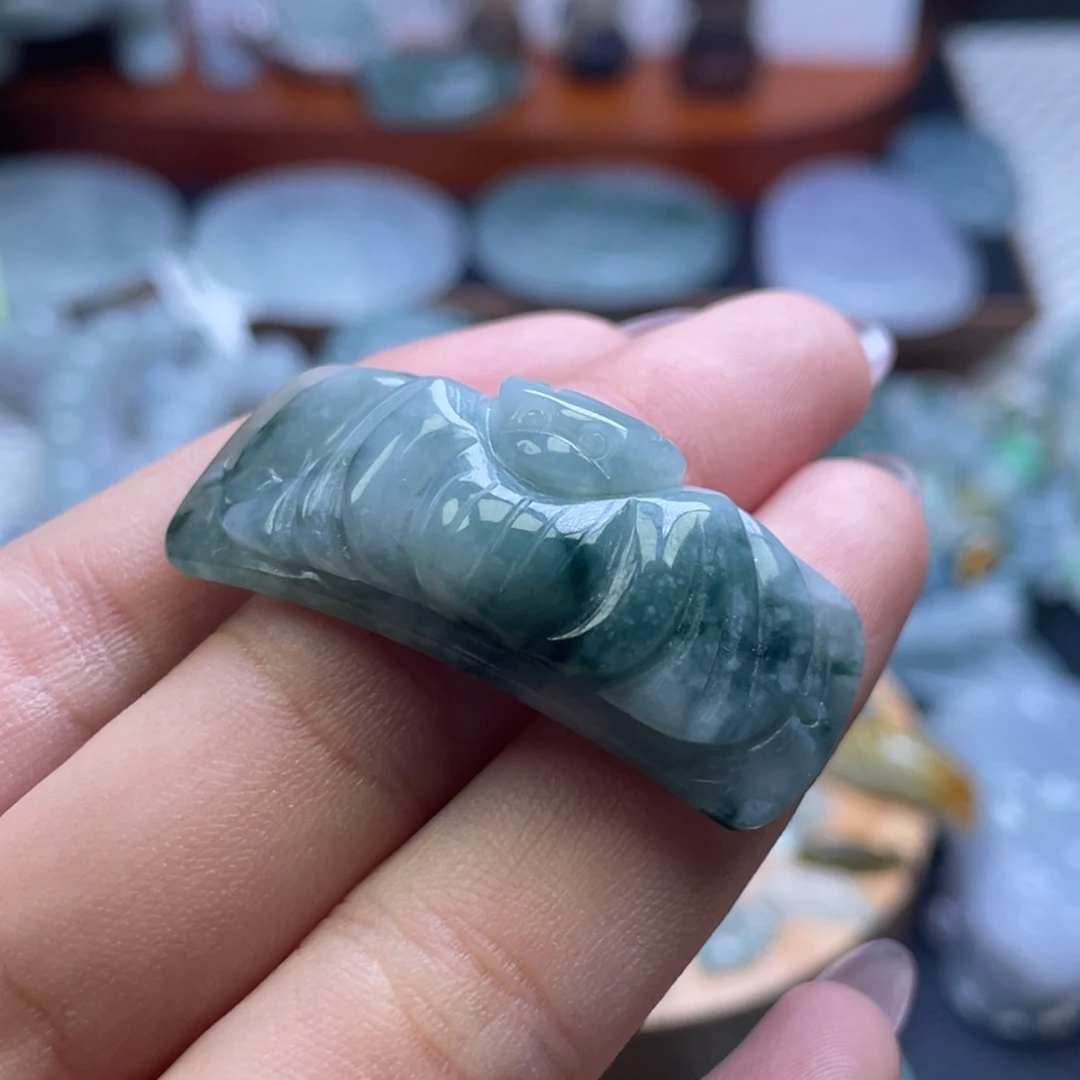 颈饰未镶嵌翡翠考****~翡翠