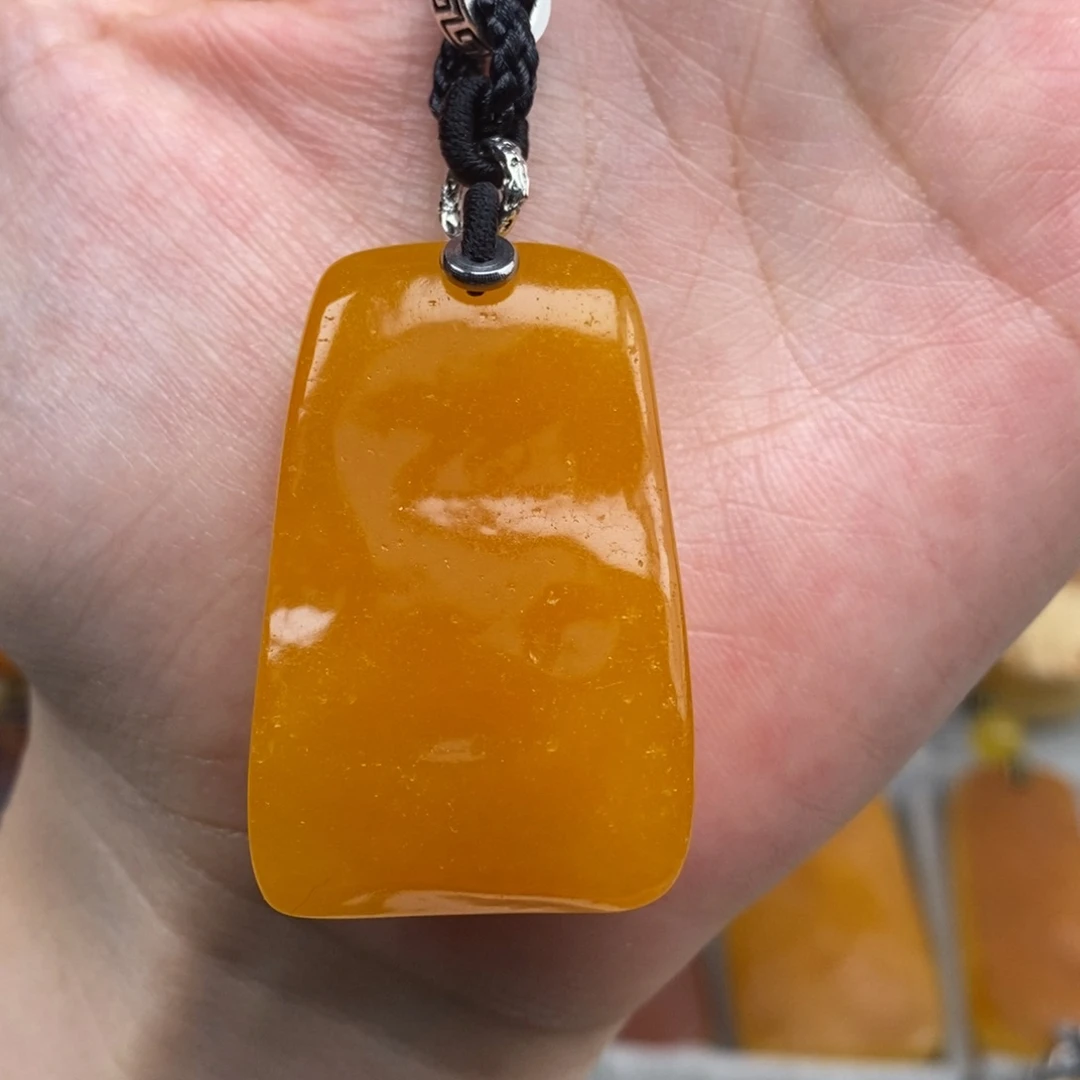未镶嵌吊坠(赠链)琥珀