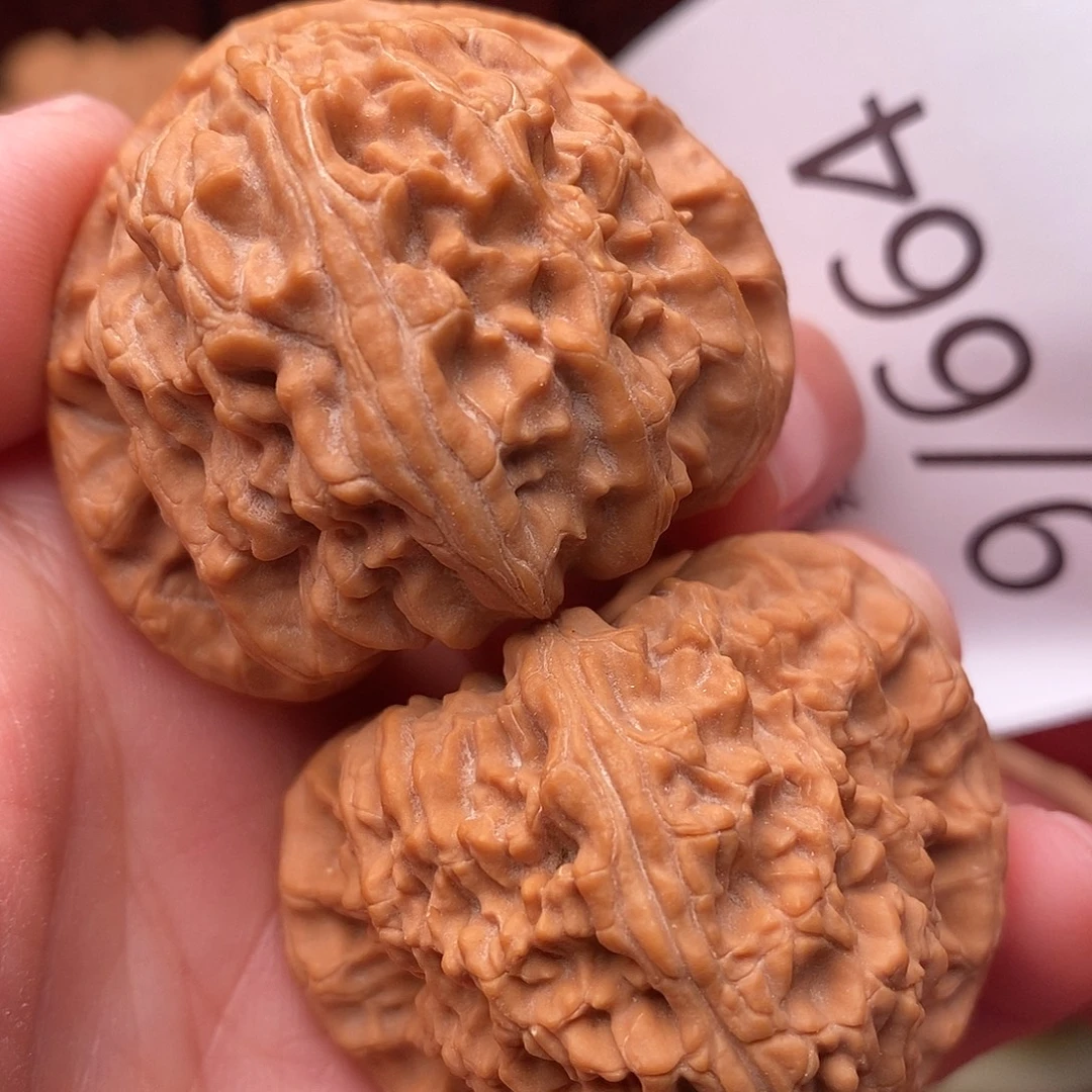 文玩核桃把件42三角白