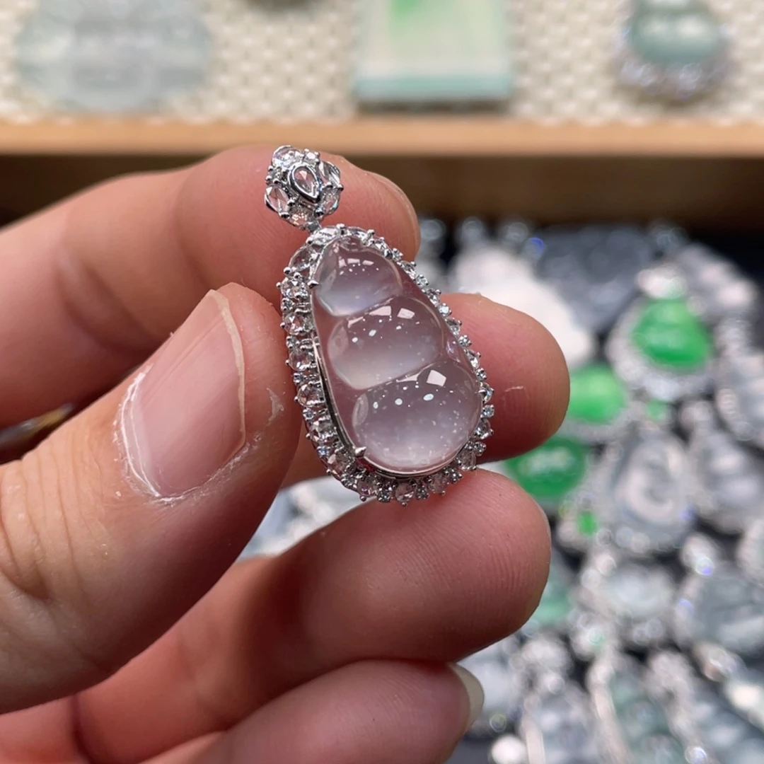 翡翠18K金镶嵌颈饰豆子