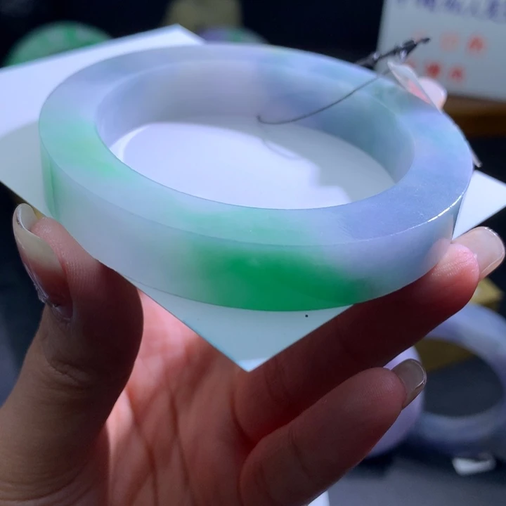 定制翡翠未镶嵌翡翠手镯