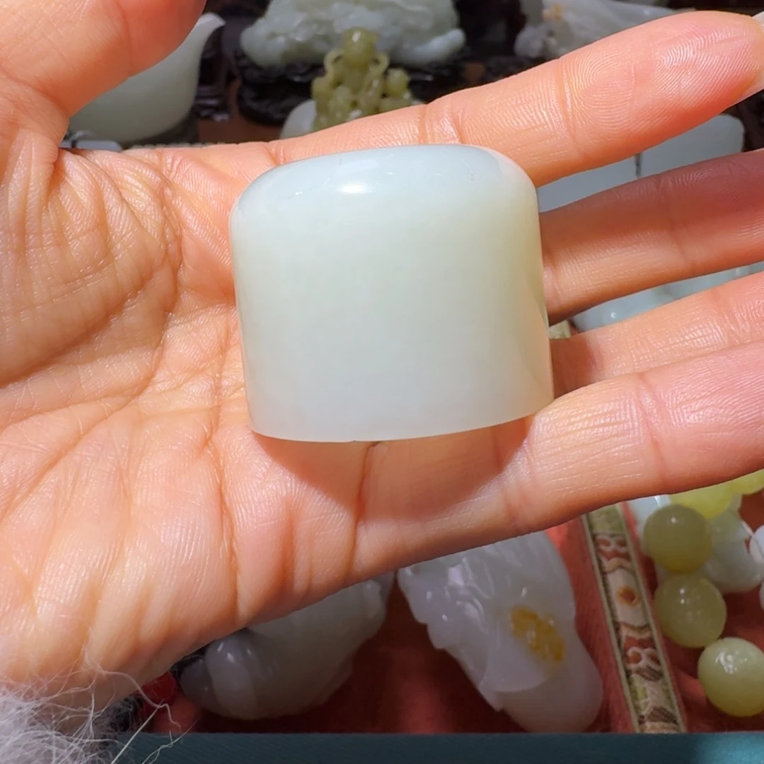 和田玉未镶嵌把件