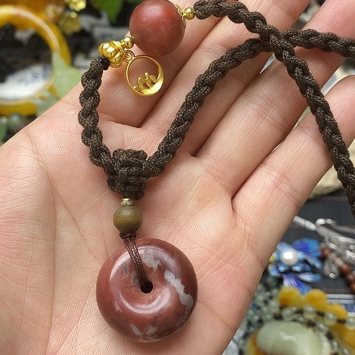 蛇纹石玉未镶嵌颈饰