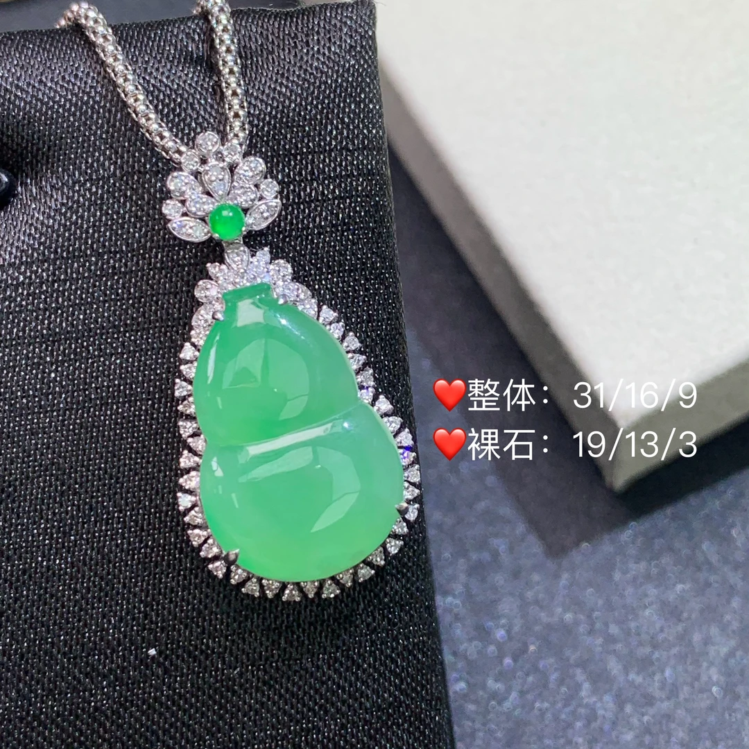 新品推荐·18K金冰阳绿葫芦翡翠玉石缅A吊坠时尚气质轻奢
