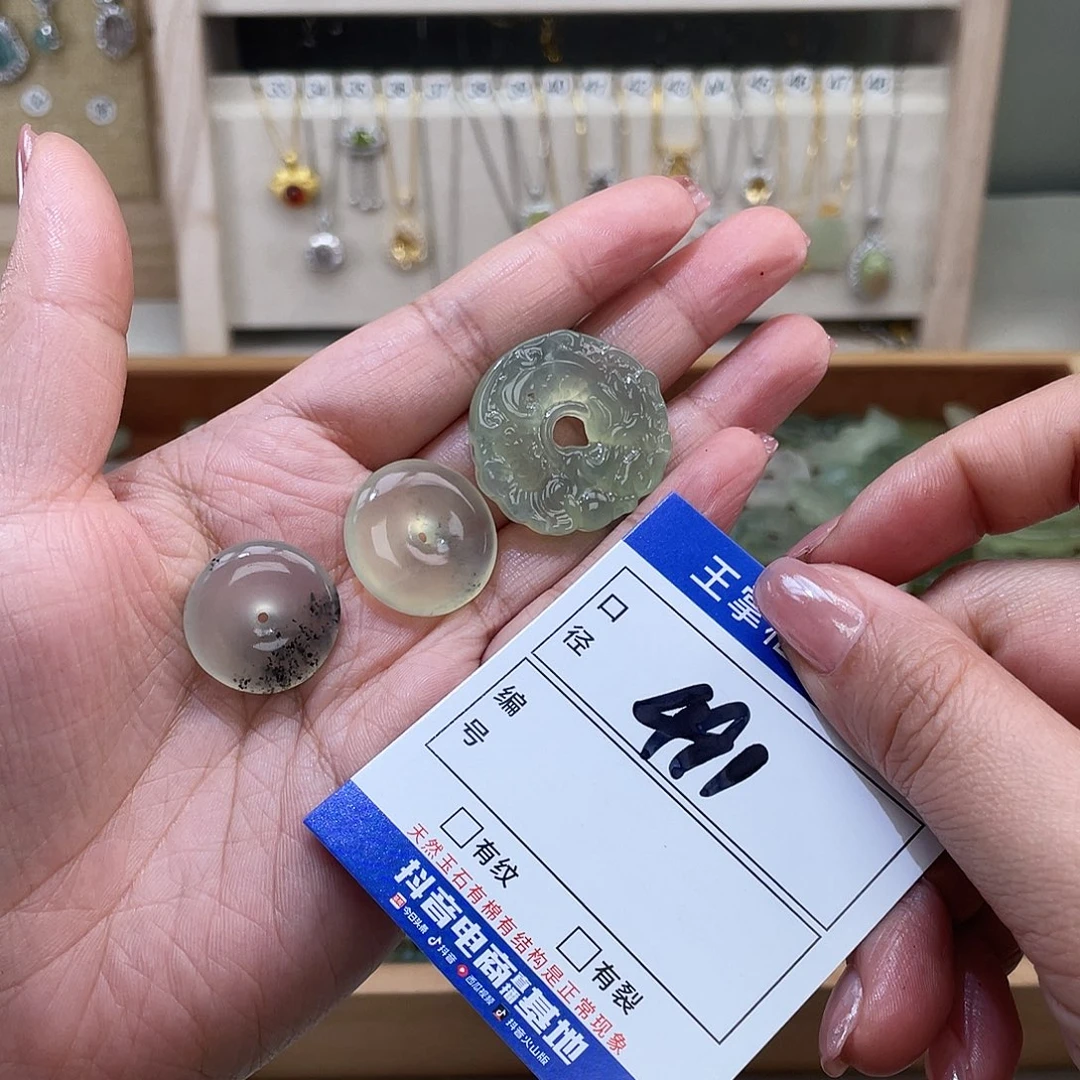 啾***O岫玉未镶嵌吊坠吊坠