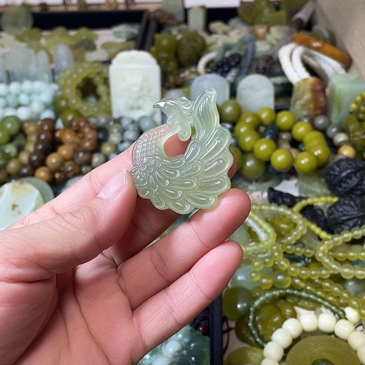 未镶嵌蛇纹石玉颈饰