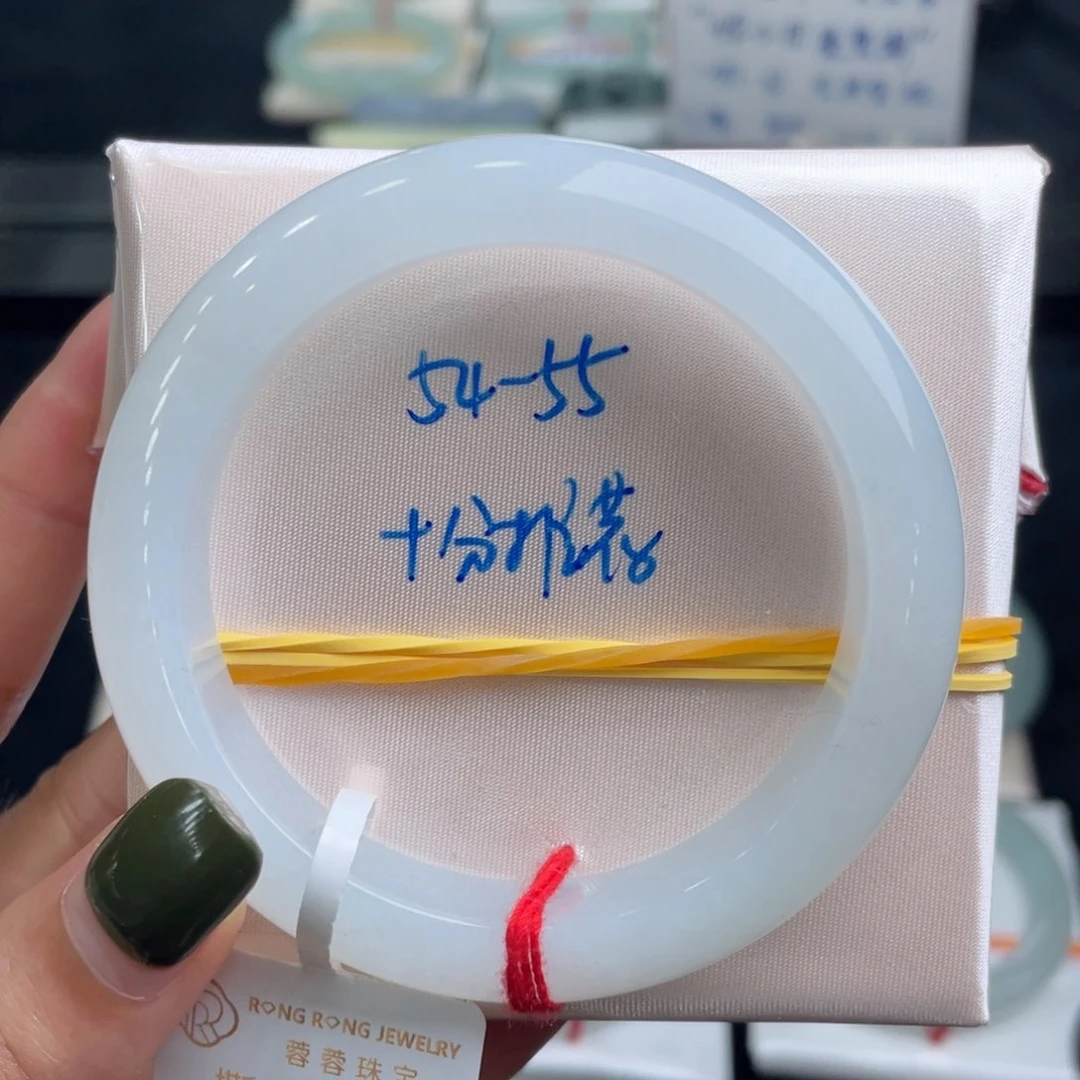 翡翠手镯未镶嵌翡翠手镯