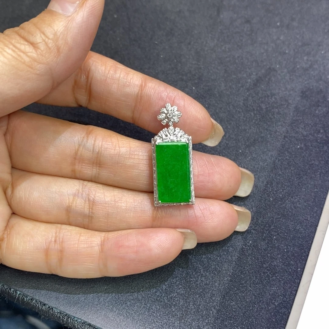 翡翠吊坠(不含链)18K金镶嵌吊坠