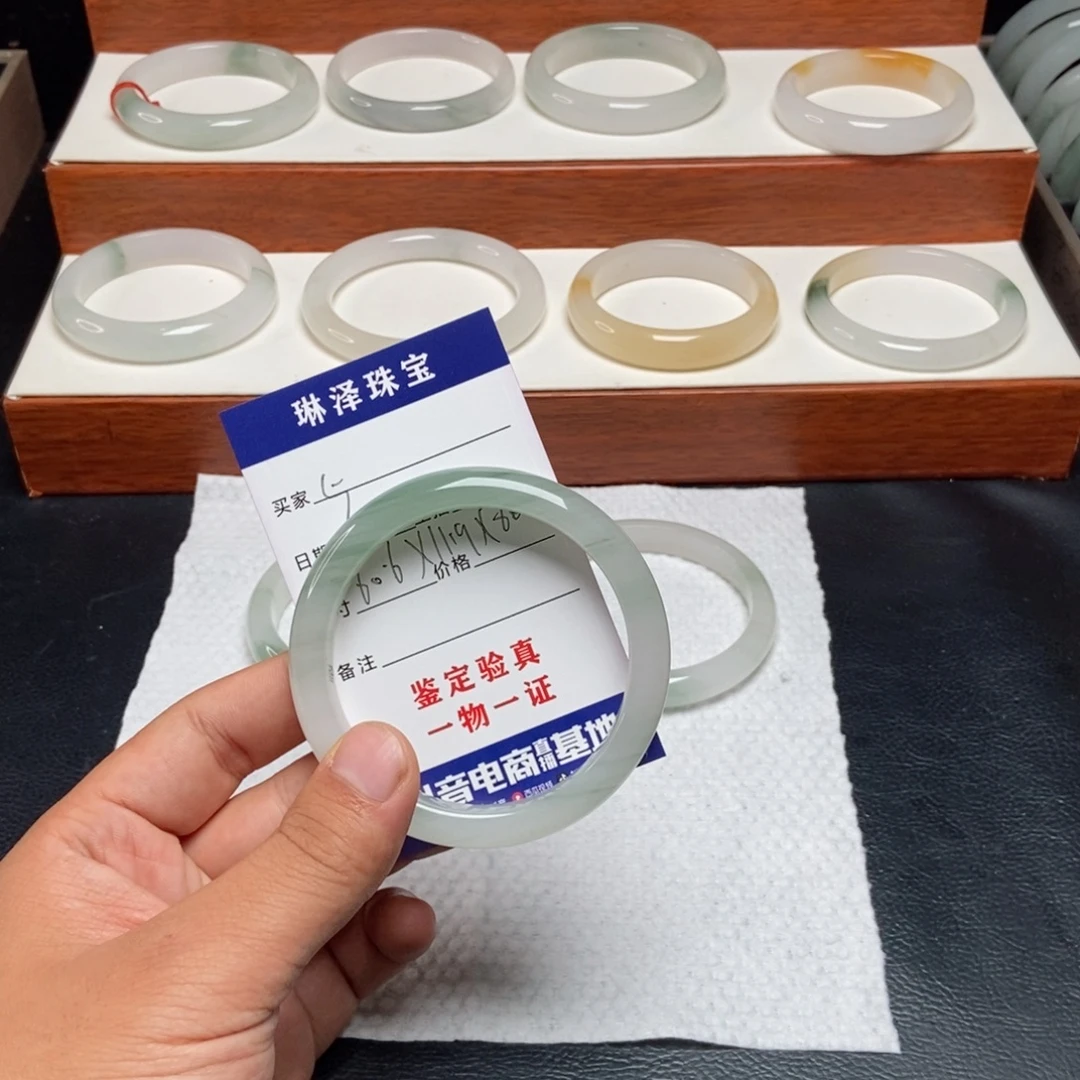 卡****未镶嵌手镯石英质玉5