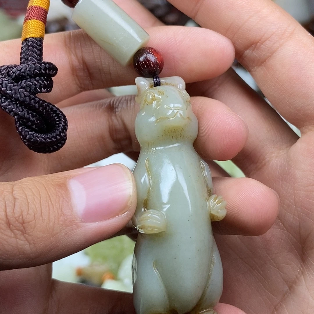 和田玉未镶嵌把件