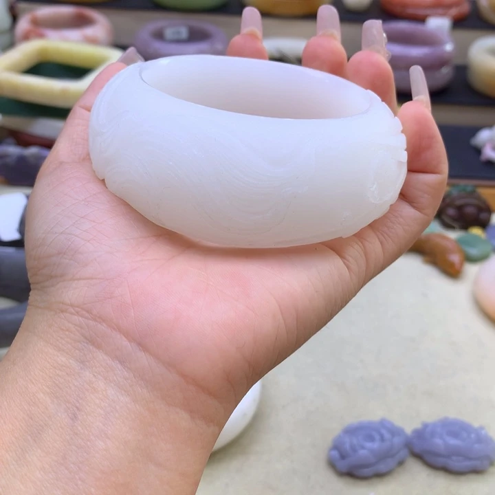 石英质玉23579965455未镶嵌美**?