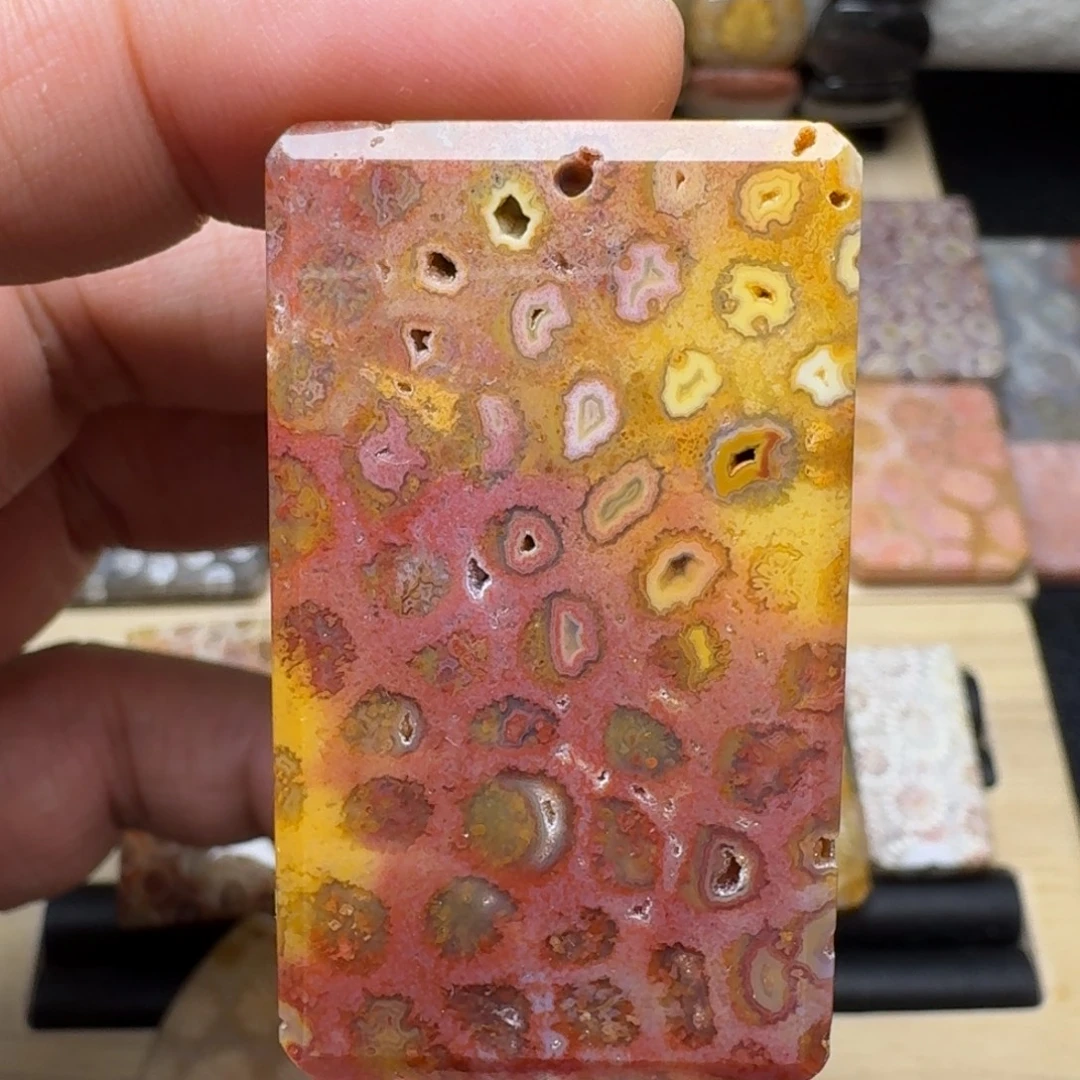 石英质玉未镶嵌纯天然色有机玉石保真色瑕疵特价不退换