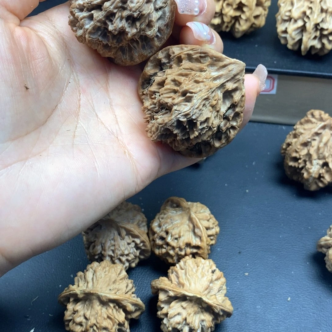 桃核把件秦岭薄楞官帽43quan p