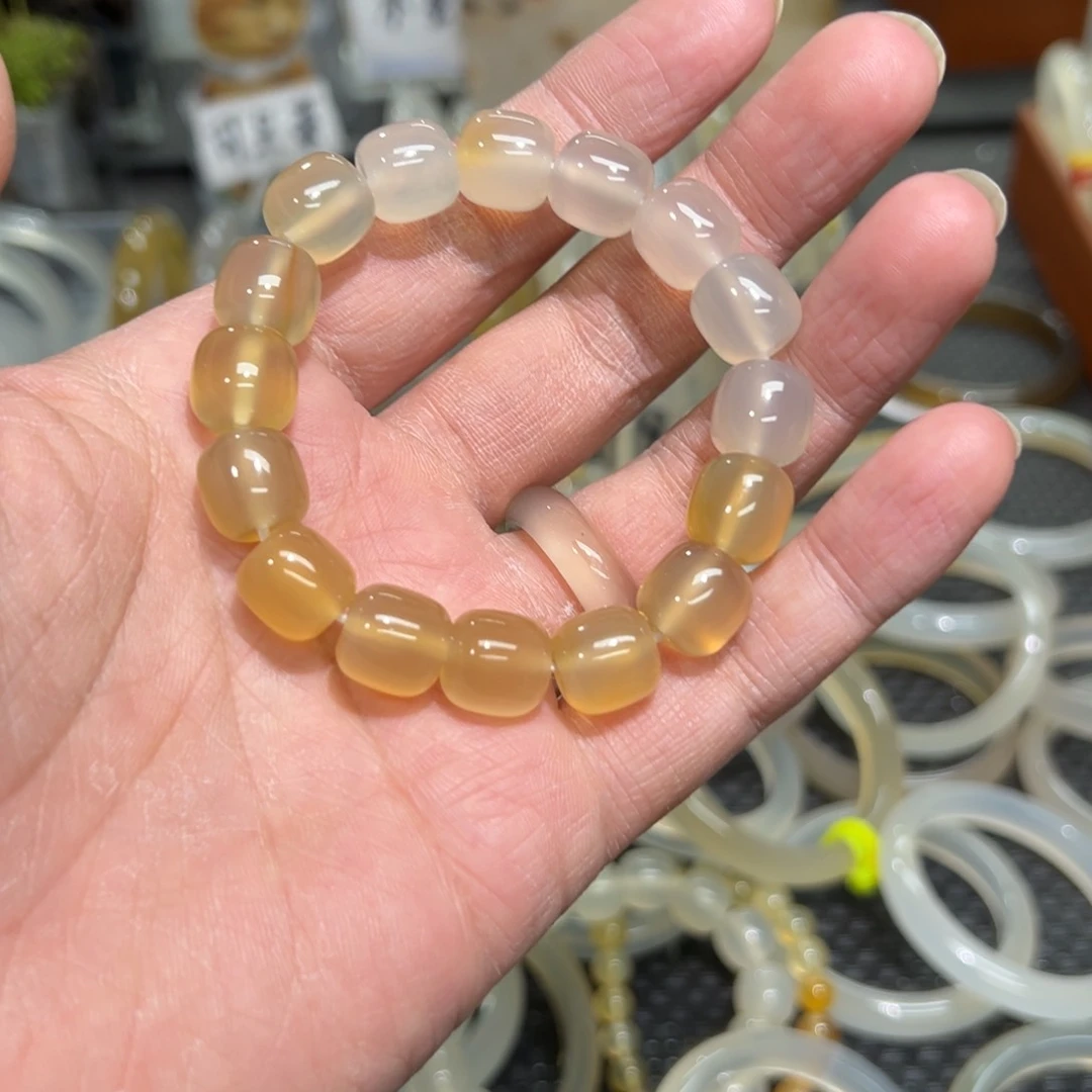 玛瑙/玉髓手镯未镶嵌略****常